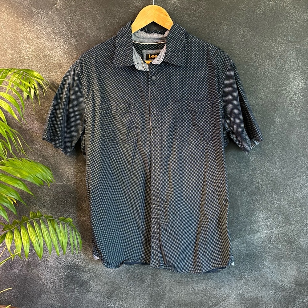 Lee short sleeve shirt navy with small white dots. Classic clean lines. Vintage